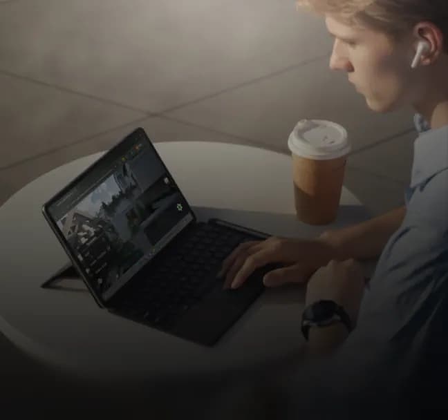 Built-in VOIP and participant list letting the host manage guests and communicate during a live streaming session